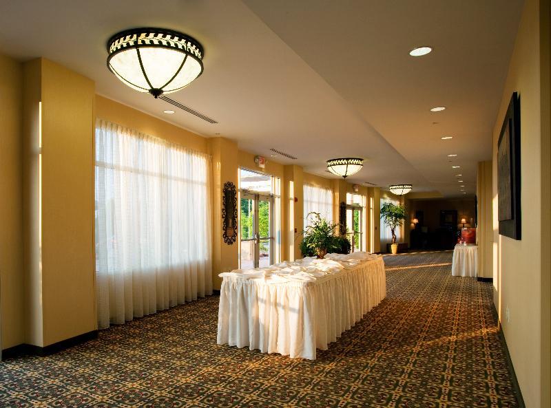 Raleigh Durham Airport By Ihg Hotel 3*